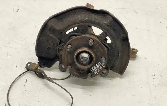Toyota RAV 4 (XA30) Front wheel hub
