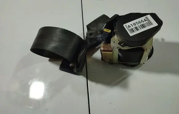 Rear seatbelt