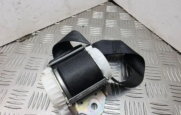 Rear seatbelt
