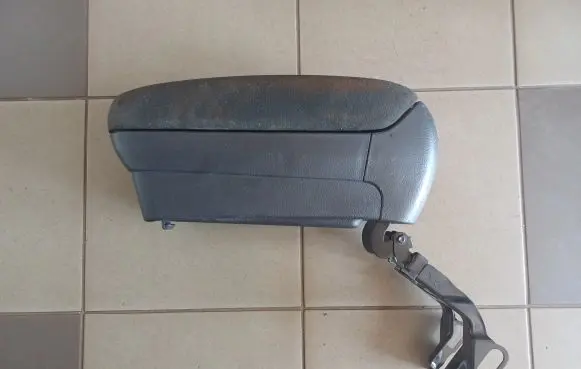 Toyota Avensis T250 Armrest