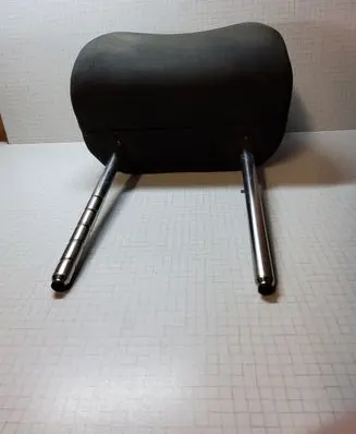 Volkswagen PASSAT B6 Front seat headrest 