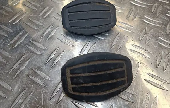 Peugeot 208 II Brake pedal 9824807580