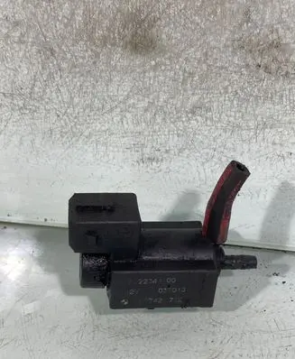 BMW 3 E46 Turbo solenoid valve 72234100