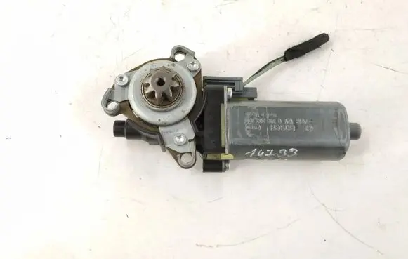 Mercedes-Benz R W251 Seat adjustment motor 0390203002 0068205842