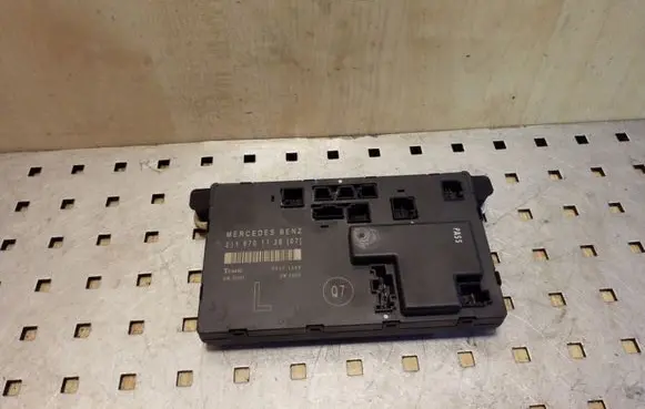 Mercedes-Benz E W211 Door control unit/module 211870112607 00401599