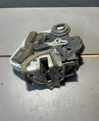 Lexus IS 220D-250-350 Rear door lock 