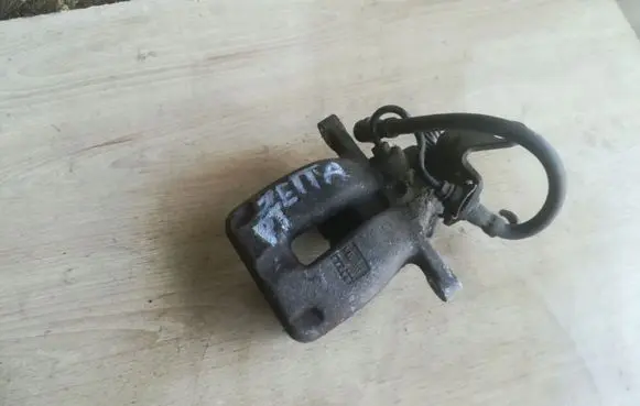 Volkswagen Jetta V Rear brake caliper