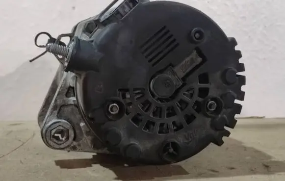 KIA Carens III Generator/alternator 373002A800