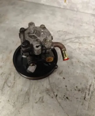 Mitsubishi Space Wagon Power steering pump