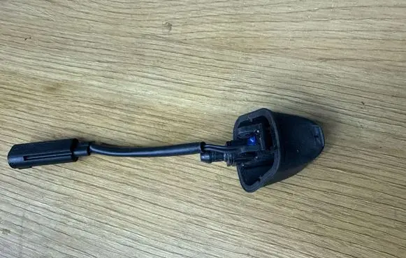 BMW 3 E90 E91 Windshield washer spray nozzle 713129906