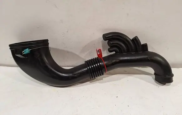Renault Master IV Air intake hose/pipe 165558706R