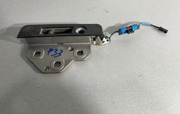 BMW 4 F32 F33 Convertible roof lock/latch 7290347