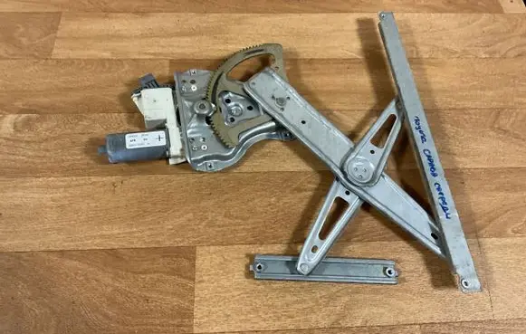 Toyota Avensis T250 Front door window regulator motor 6981005050 994024 051207