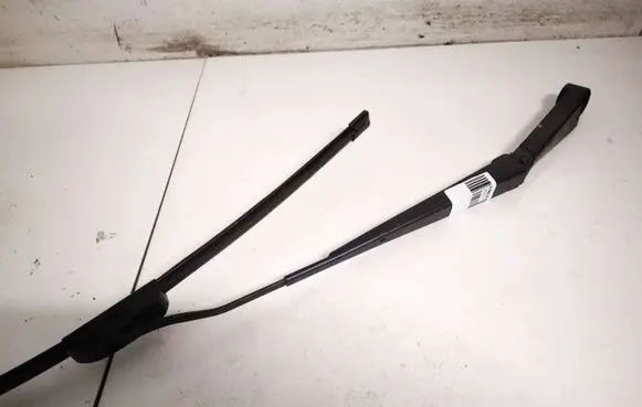 Nissan Pathfinder R51 Front wiper blade arm 3958lhd