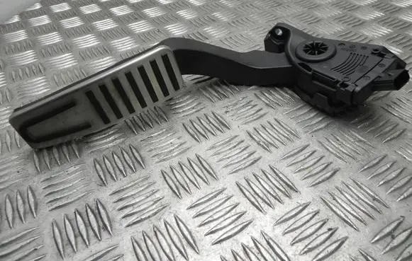 Maserati Ghibli Accelerator throttle pedal 04861716AD T9782