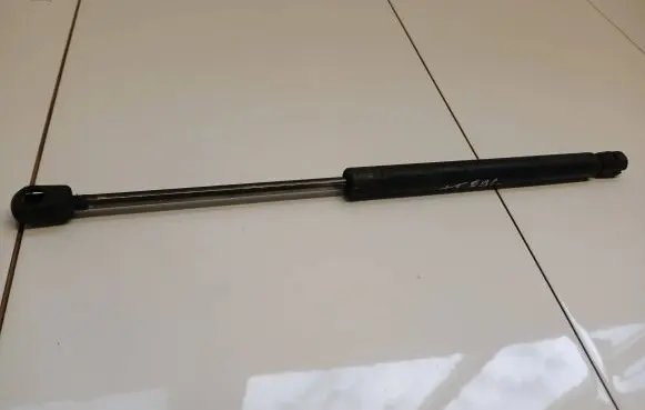 Audi TT Mk1 Tailgate/trunk strut/damper