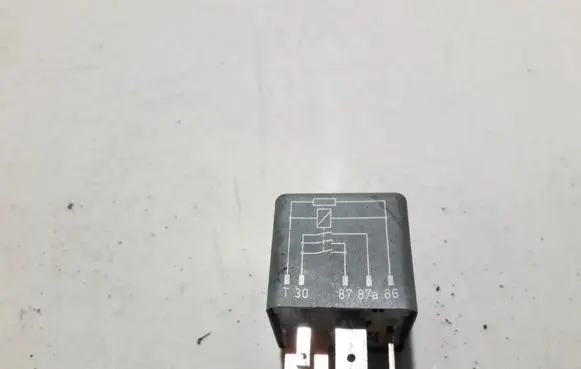 Audi A4 S4 B5 8D Other relay 8A0951253B 899578000