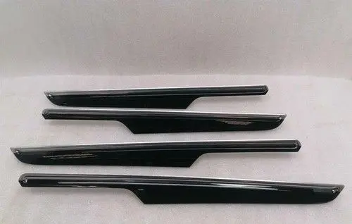 Porsche Macan (95B) Front door trim (molding) 95B867062D