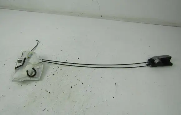 Suzuki Swift I Front door lock 
