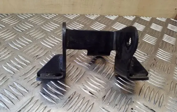 Gearbox mounting bracket