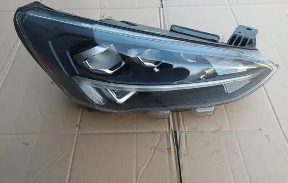 Ford Focus Headlight/headlamp JX7B-13E014-CE