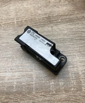 Volkswagen PASSAT B5 Airbag deployment crash/impact sensor IJ0909606N 14980207