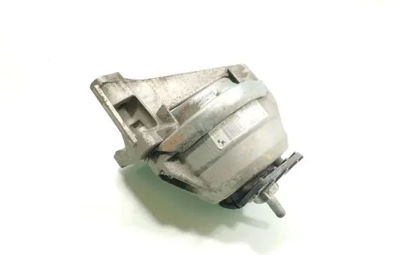 BMW 5 E60 E61 Engine mount bracket 6769874