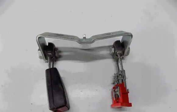 Mitsubishi Colt Seat belt trim 608404dfsefge