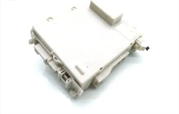 Lexus GS 300 350 430 450H Fuse module 82670-30250