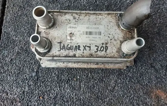 Jaguar XJ X351 Oil filter mounting bracket 8W837A095AB