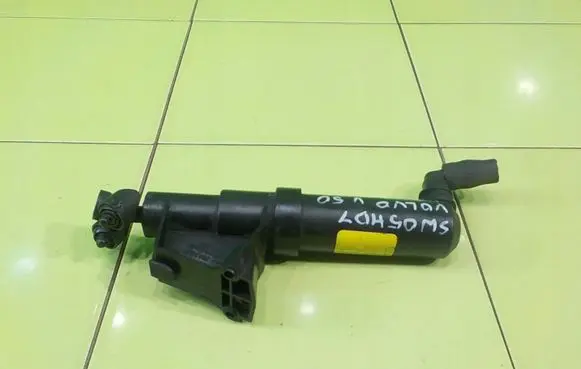 Volvo V50 Headlight washer pump PRZOD