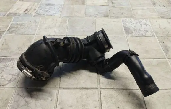 Opel Zafira A Air intake hose/pipe 90499551SF GM90528773