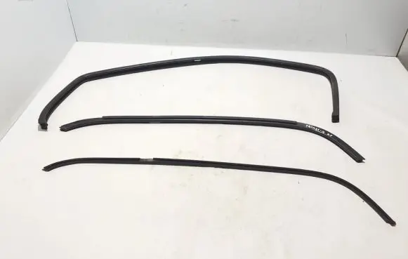 Nissan Primastar Front door rubber seal