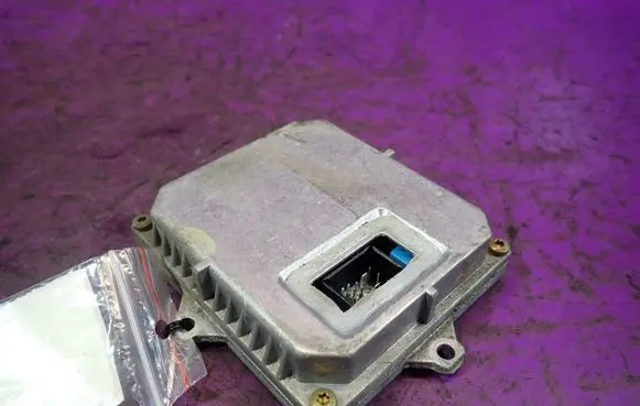 Mazda 6 Voltage converter/converter module 