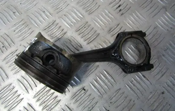 Opel Astra G Piston with connecting rod