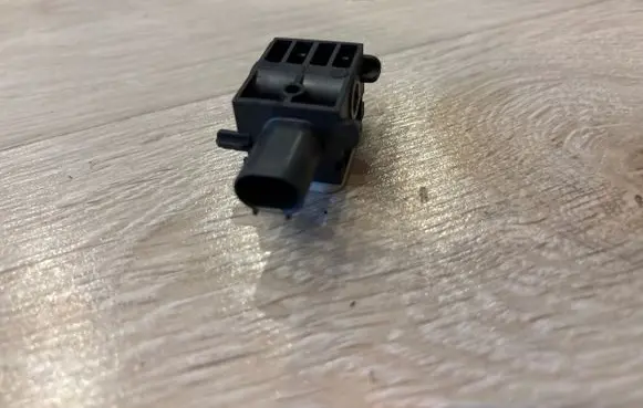 Mercedes-Benz S W221 Airbag deployment crash/impact sensor 038202826