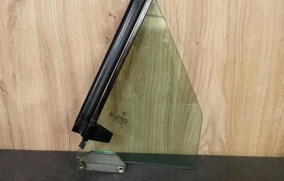 Rear side window