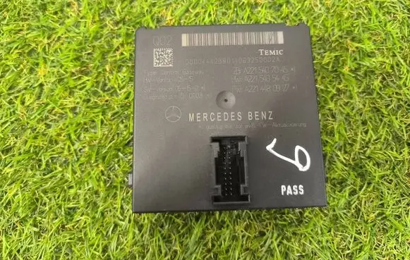 Mercedes-Benz S W221 Gateway control module A2215407045 A2214480927 A2215405445