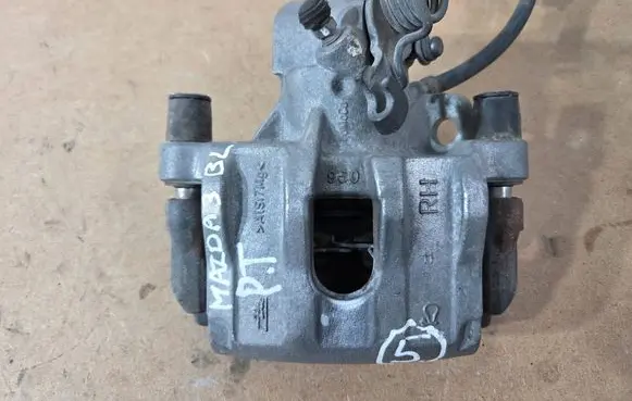 Mazda 3 II Rear brake caliper 950