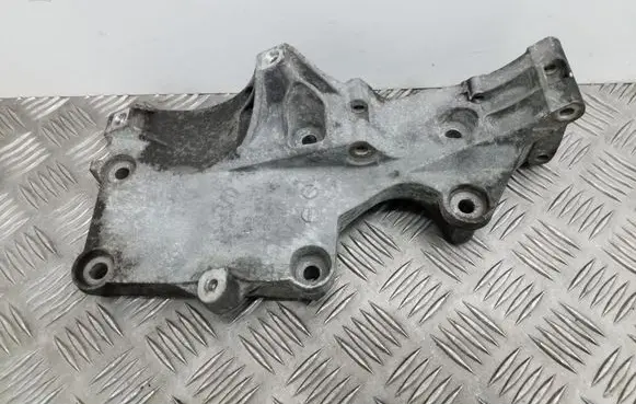 Volkswagen PASSAT B6 Generator/alternator bracket 03G903143A