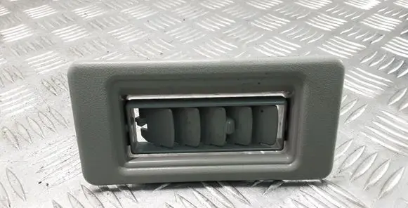 Mitsubishi Pajero Air vent grill in roof 