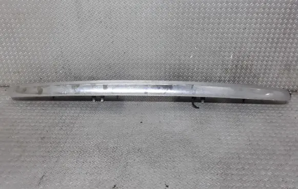 Trunk door license plate light bar