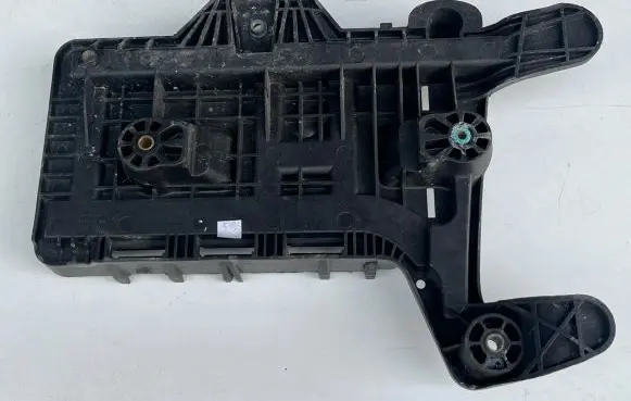 Volkswagen Golf V Battery tray 1K0915333C