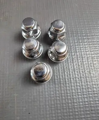 Toyota Yaris Cross Nuts/bolts