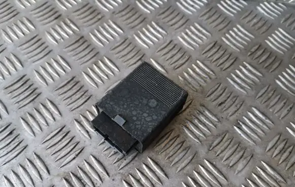 Mercedes-Benz Vito Viano W638 Coolant fan relay 0165452432 05041000
