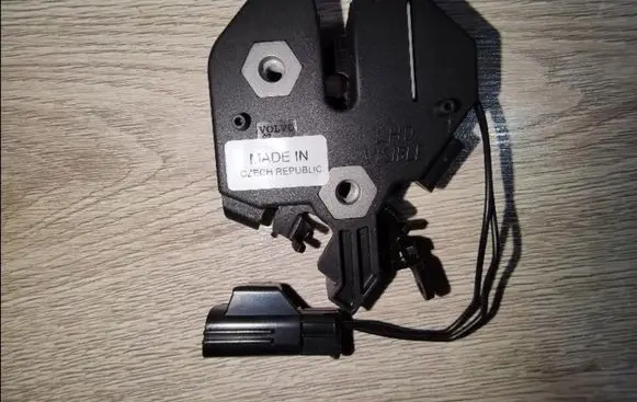 Volvo XC90 Engine bonnet/hood lock/catch 31218475