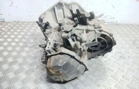 Manual 5 speed gearbox
