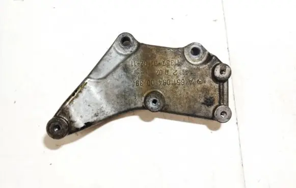 Mercedes-Benz E W212 Engine mounting bracket A6510940039 1138701