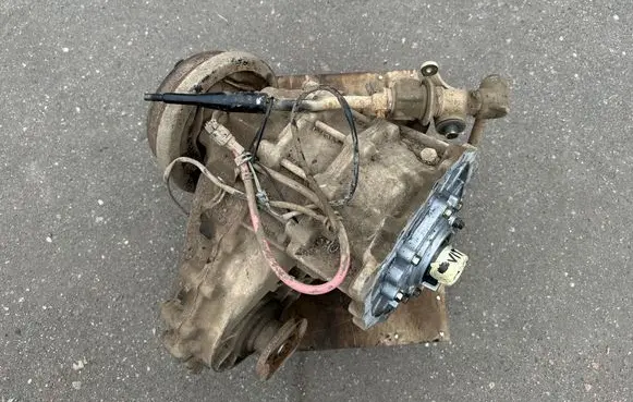 Nissan Patrol Y60 Gearbox transfer box case 3310001J50
