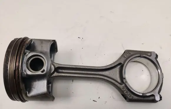 Ford Mustang VI Piston with connecting rod